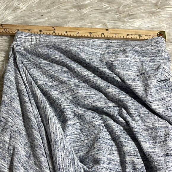 Romeo + Juliet couture skirt Womens size Small Asymmetrical stretch Heather Gray - Picture 9 of 10